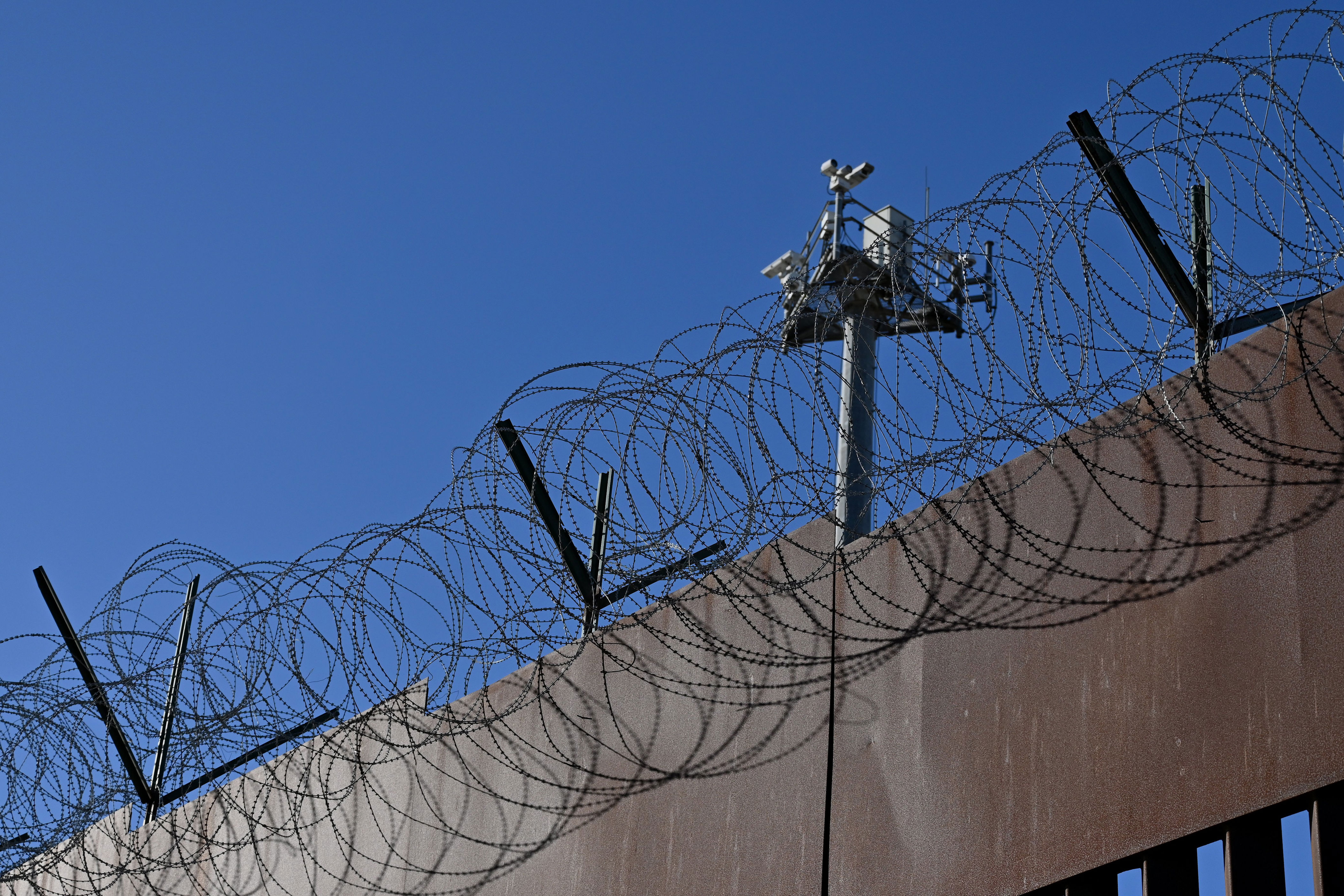 Trump administration to spend $1 billion on new border surveillance system