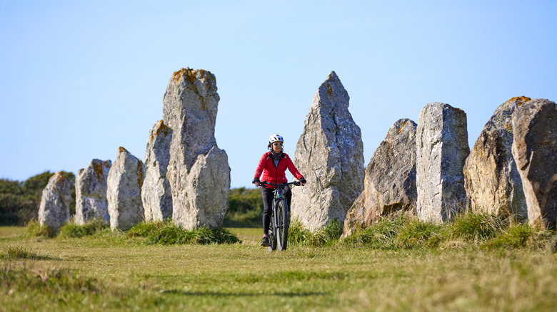 France's Version Of Stonehenge Has White Sand Beaches, Mysterious Ancient Monoliths, And A Quaint Coastal Village