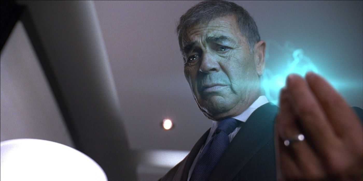 Arthur Petrelli holding a blue flame in Heroes.