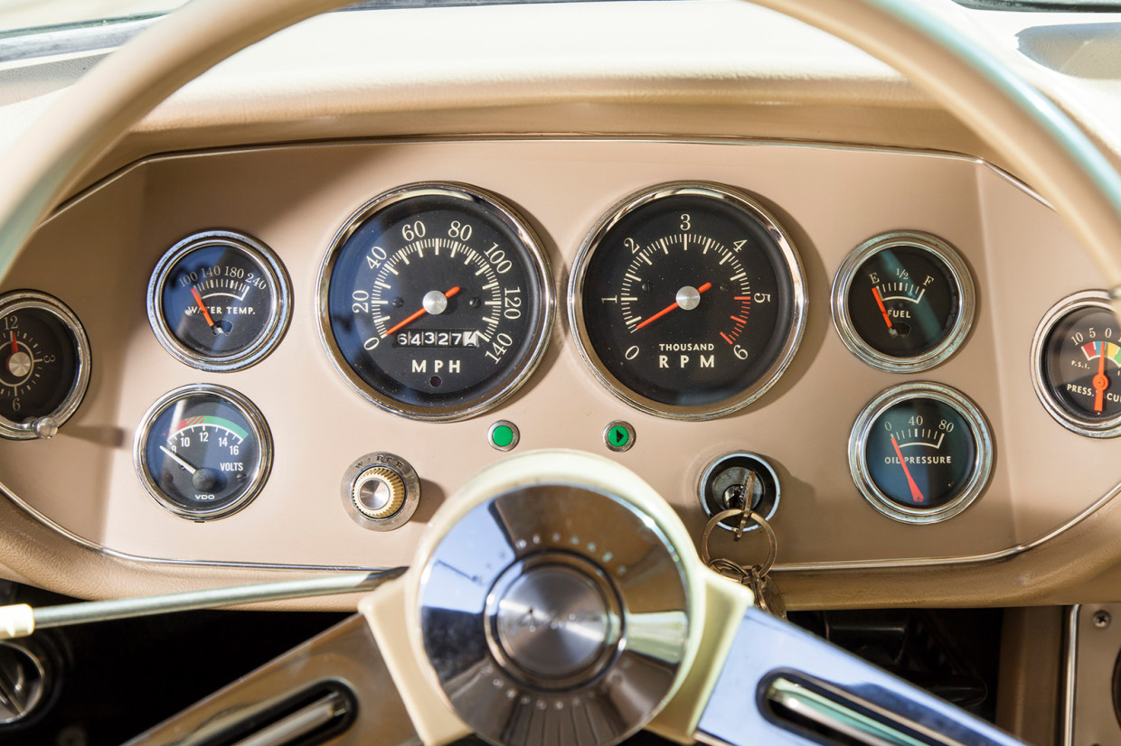 Studebaker Avanti classic car’s dashboard