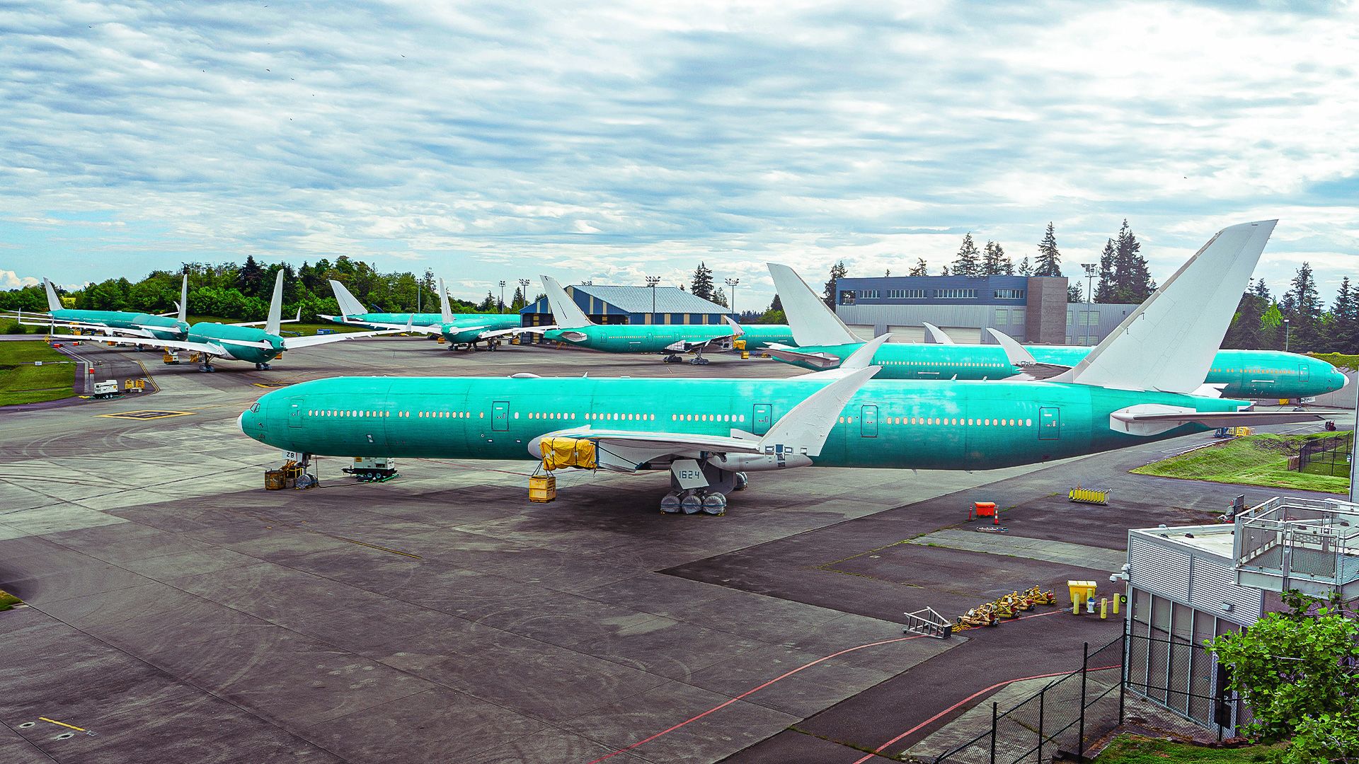 Why Boeing's folding wingtip was studied in the 1990s but not built until the 777X