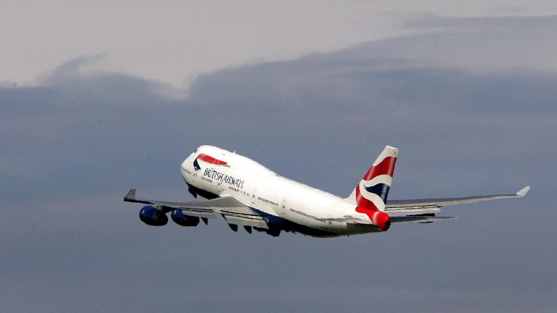‘Incapacitated’ pilot put on oxygen mid-flight after health emergency
