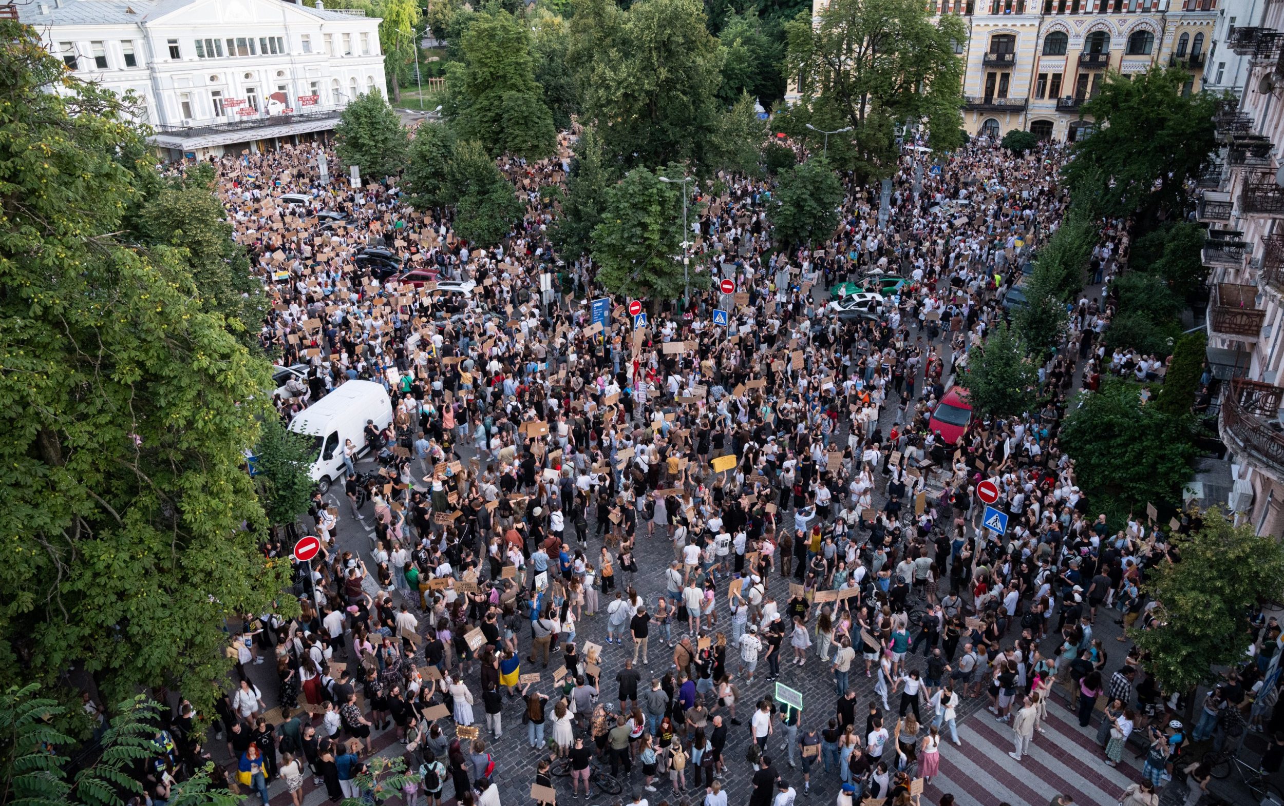 Thousands in Kyiv called for the dismissal of Gen Oleksandr Syrskyi