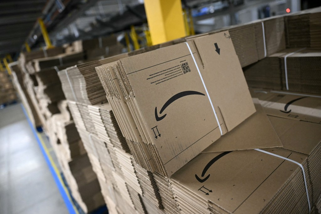 Amazon to Renovate Two Florida Warehouses for $400M, Cut 1,100 Jobs