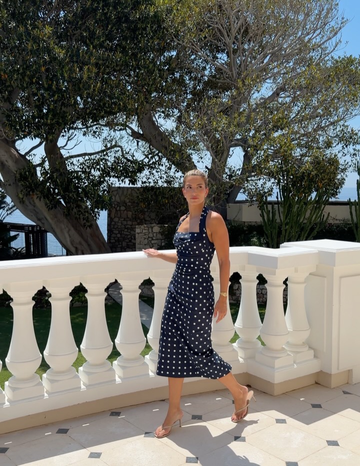 A woman wearing light-latte shoes in summer 2026.