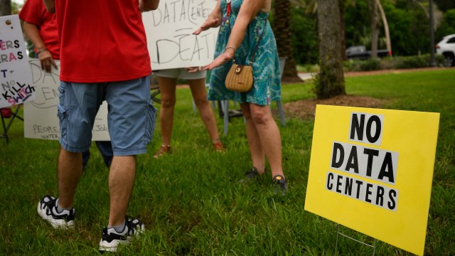 Mississippi protesters rally against data center near elementary school, fearing noise and bills