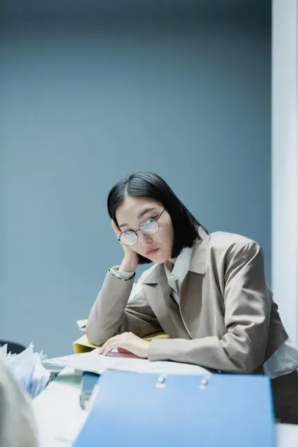 6. Staying quiet instead of negotiating or moving when it mattered (Image Credits: Pexels)