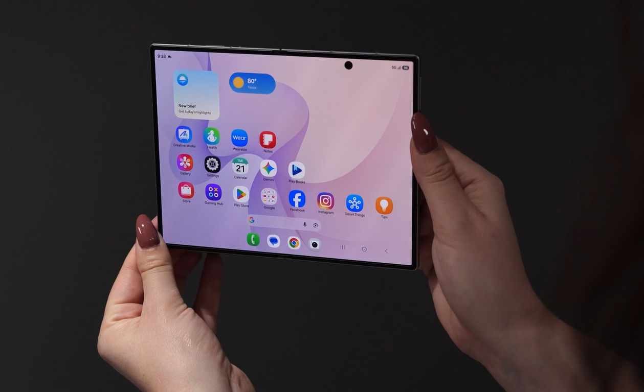Samsung unveils new foldable phone. See price, colors and release date