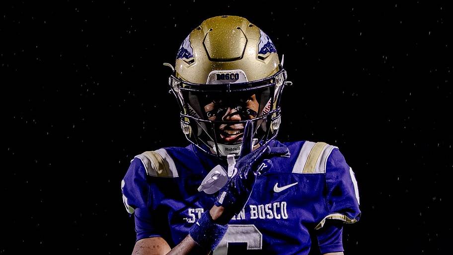 Jailen Hill in uniform during a 2025 high school football game