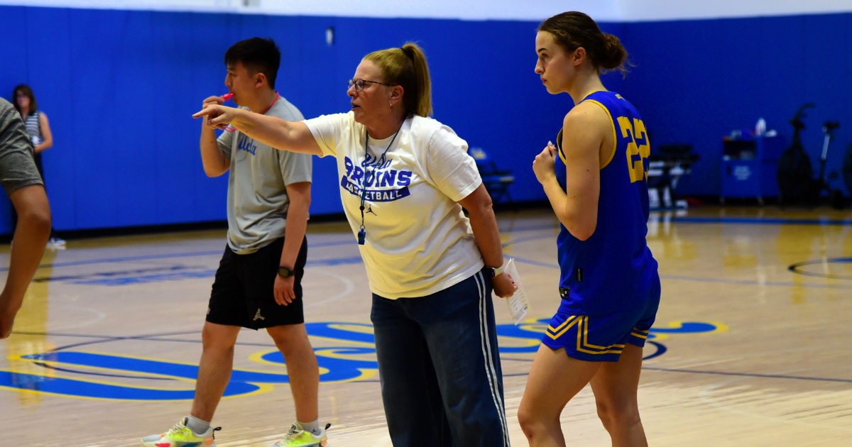 UCLA head coach Cori Close delivers instruction in practice as Arkansas transfer guard Bonnie Deas looks on from her left side on July 16, 2026. (Credit: Greg Turk | Bruin Report Online)