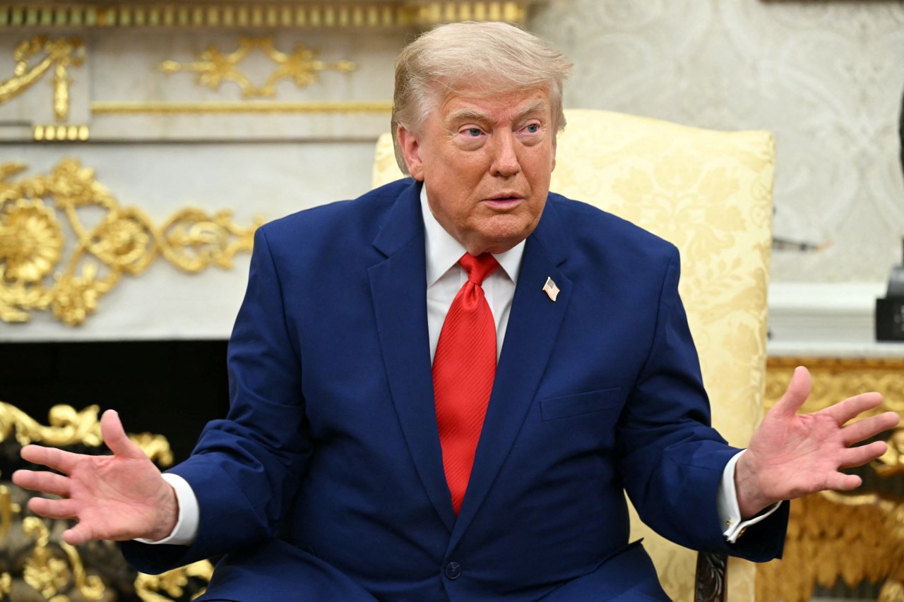 Trump Says U.S. Will Bomb Iran’s Power Plants, Bridges if Tehran Strikes Ships