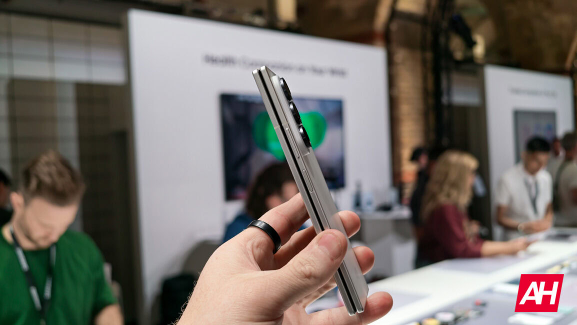 Samung Galaxy Z Fold 8 Ultra AH 15