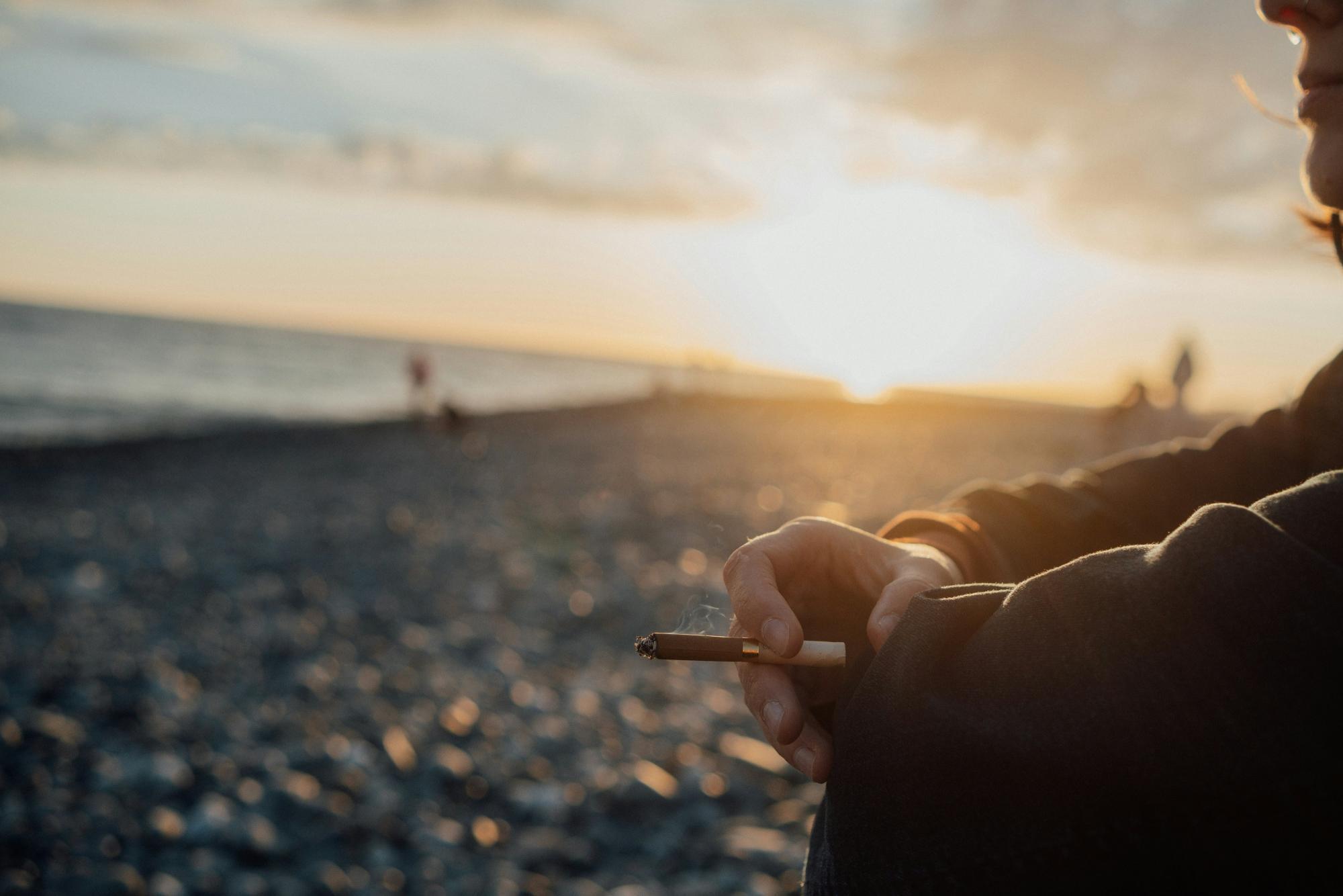 Strand & Terrassen: Beliebtes Urlaubsland will Rauchen verbieten