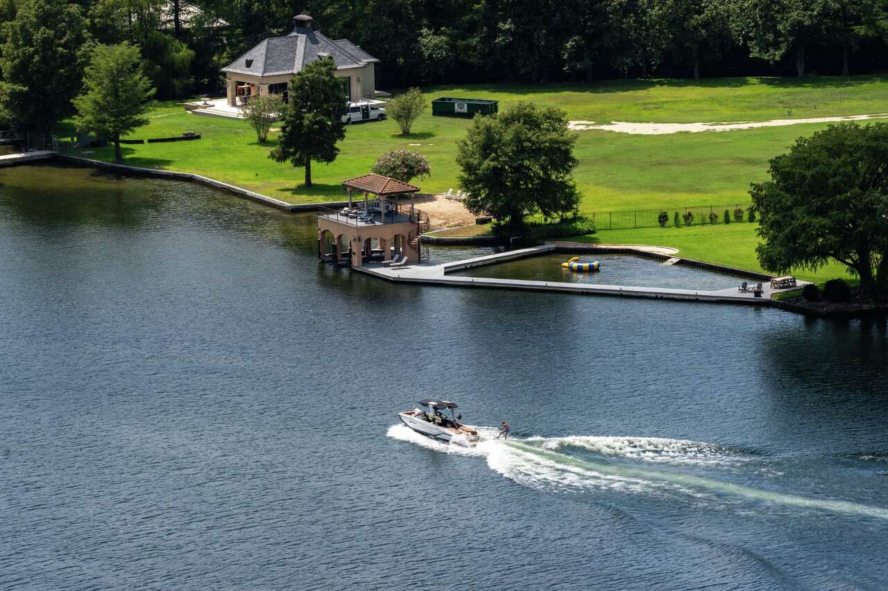 City considers first Lake Austin drawdown since 2017 amid hydrilla concerns