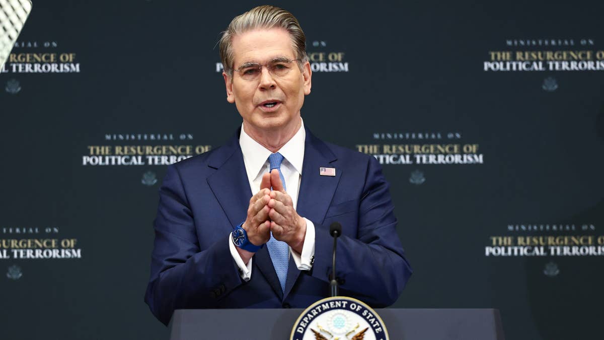 Bessent doubles down on short-term debt as rates turn