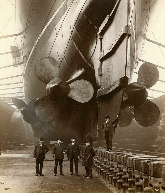 Snapshots Of Another Time: 44 Important Historical Images With More To Say