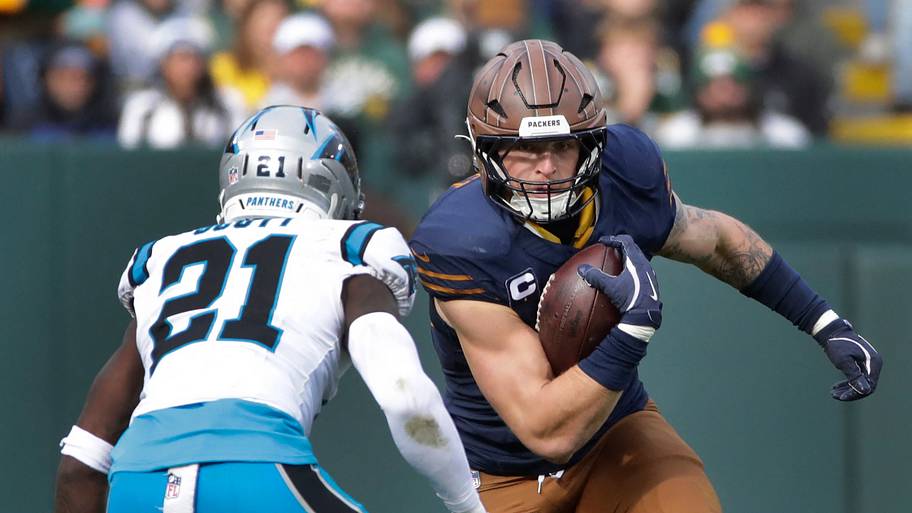 Green Bay Packers tight end Tucker Kraft (85) runs on a catch against Carolina Panthers safety Nick Scott.