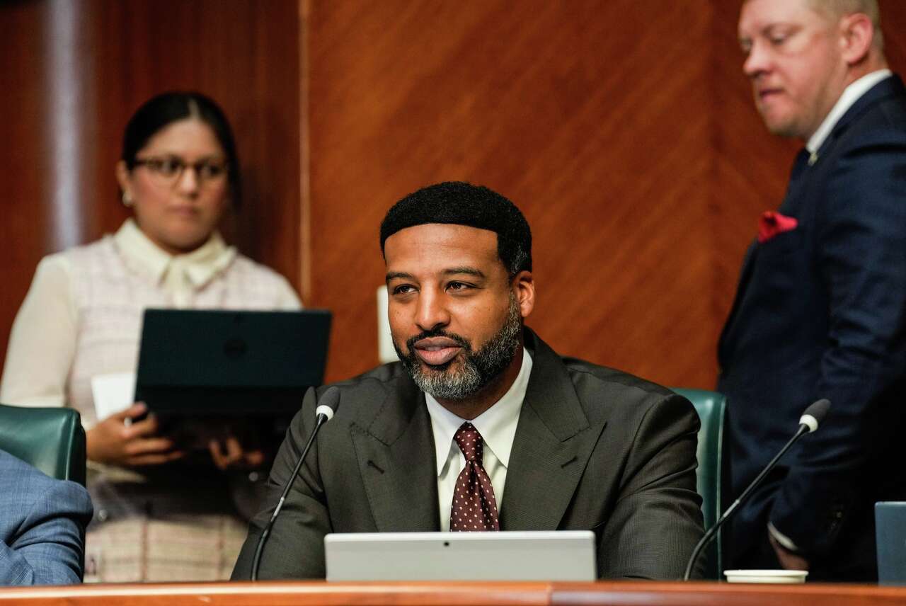 Houston City Council members vote to allow themselves unlimited campaign loan repayments