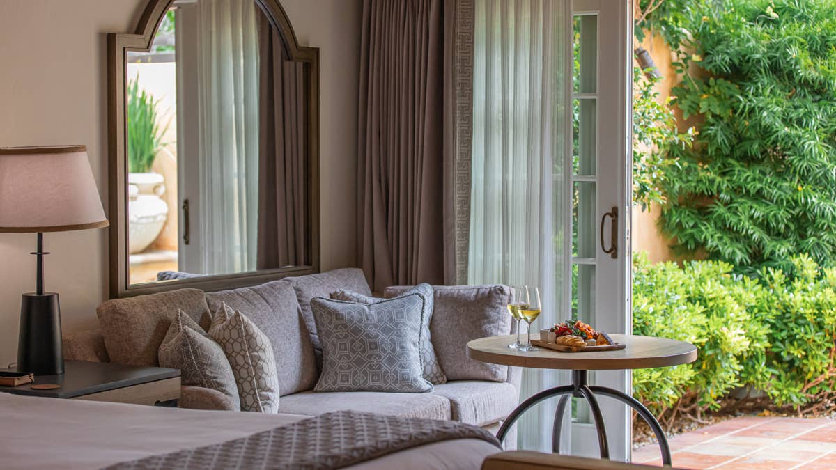 lifestyle-in-room-wine-and-cheese