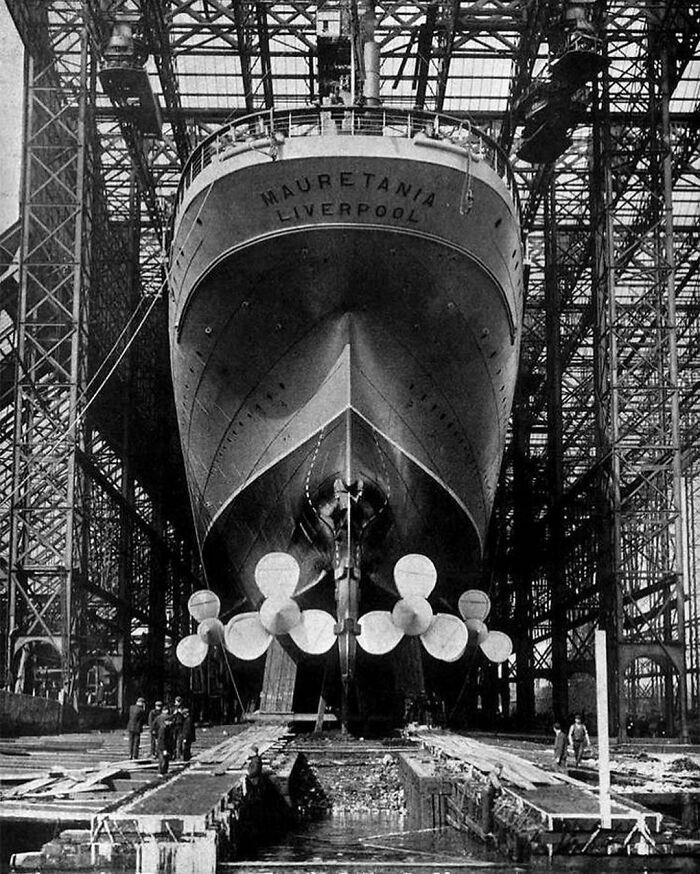 Snapshots Of Another Time: 44 Important Historical Images With More To Say