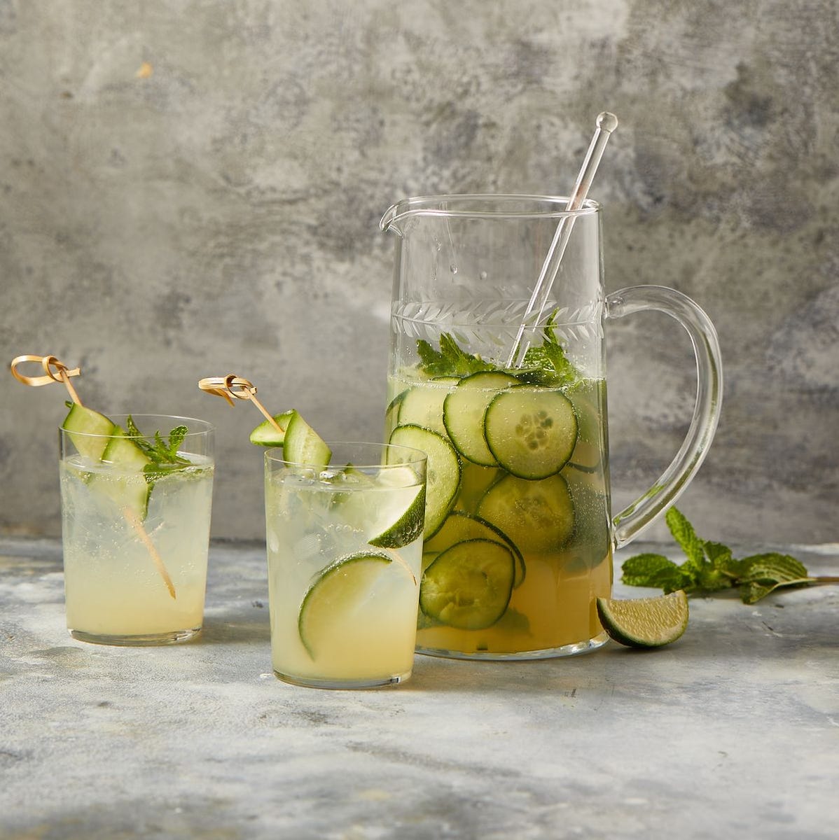 elderflower-gin-cocktail-1611760804.jpg