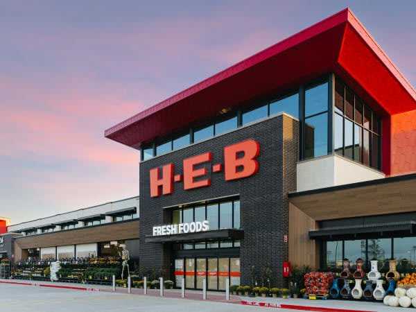 H-E-B's newest Dallas-Fort Worth store opens in booming Murphy