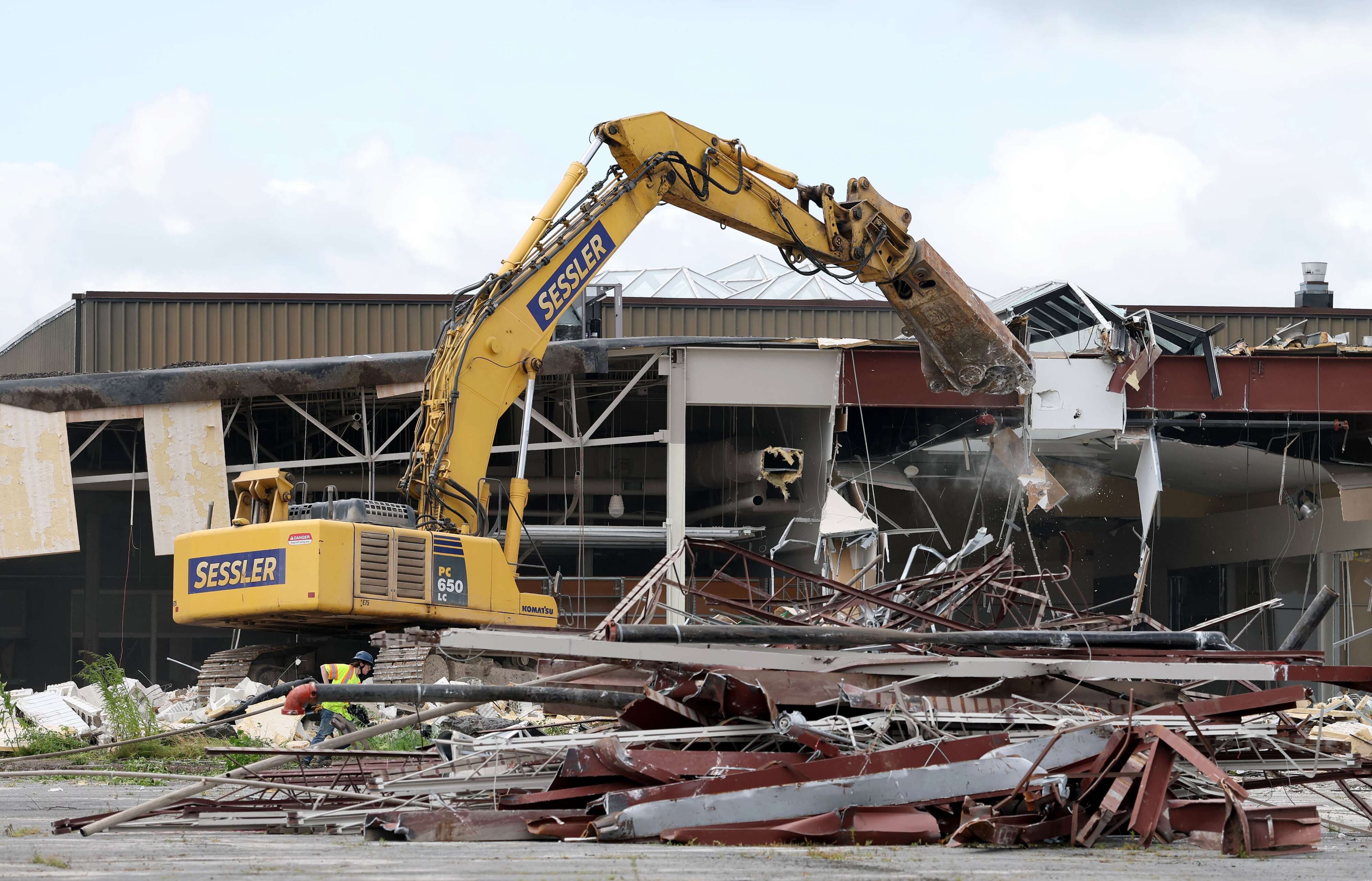 Watch wrecking crew take down the Great Northern Mall (video)