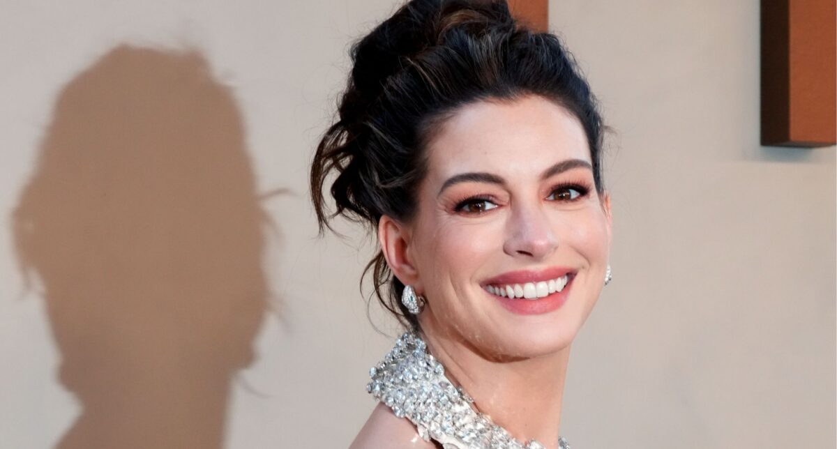 Anne Hathaway tears up after an unexpected moment on 'The View'
