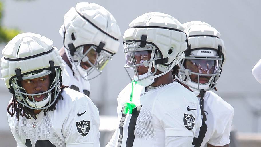 Las Vegas Raiders WRs Jakobi Meyers, Tre Tucker from Training Camp
