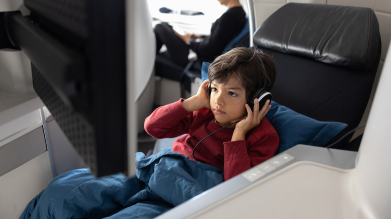 Which Class Should You Book When You're Flying With Kids?