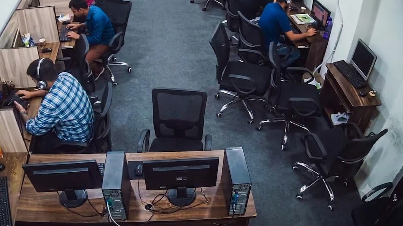 Scammer left desperate messages on his own computer... then we found them