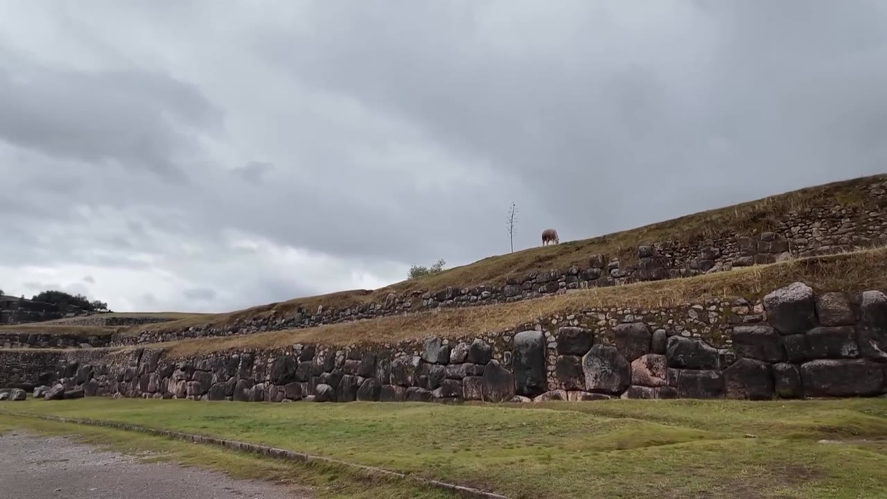 The walls in Peru are more advanced than the pyramids - and nobody ...
