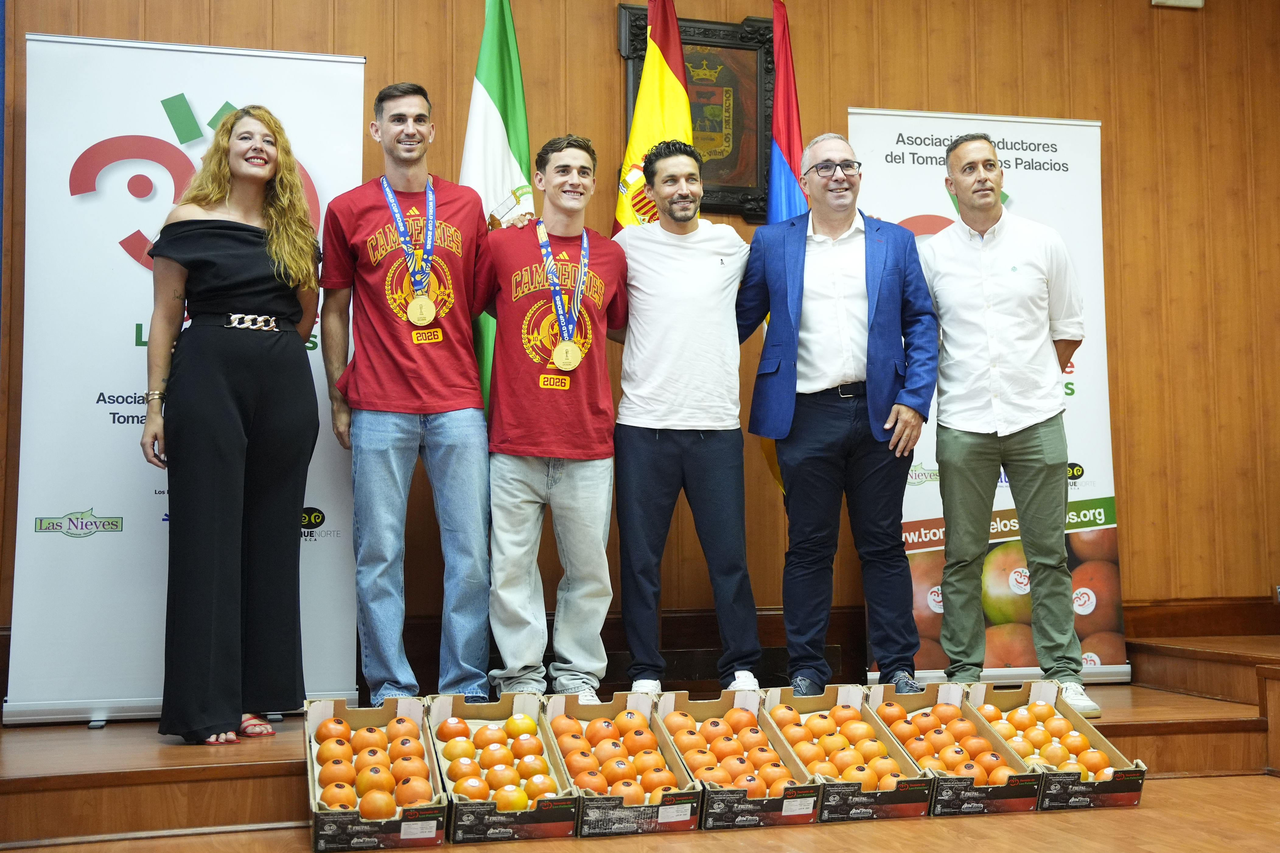 Spain's Fabián Ruiz, Gavi gifted their weight in tomatoes after winning World Cup