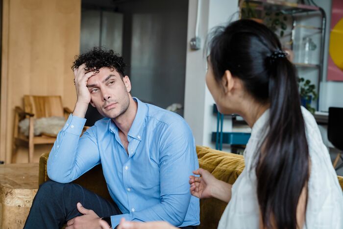 57 People Reveal The Sneaky Red Flags That Prove Someone’s Kindness Is Just An Act