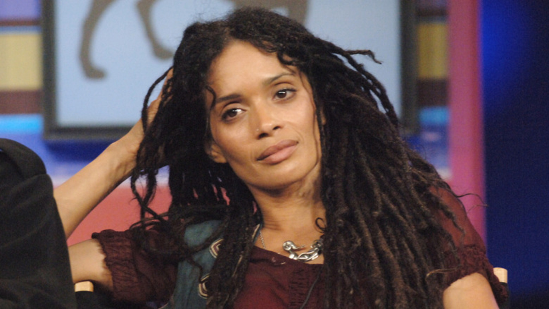 Iconic '80s star Lisa Bonet shows transitioning to gray hair doesn't ...