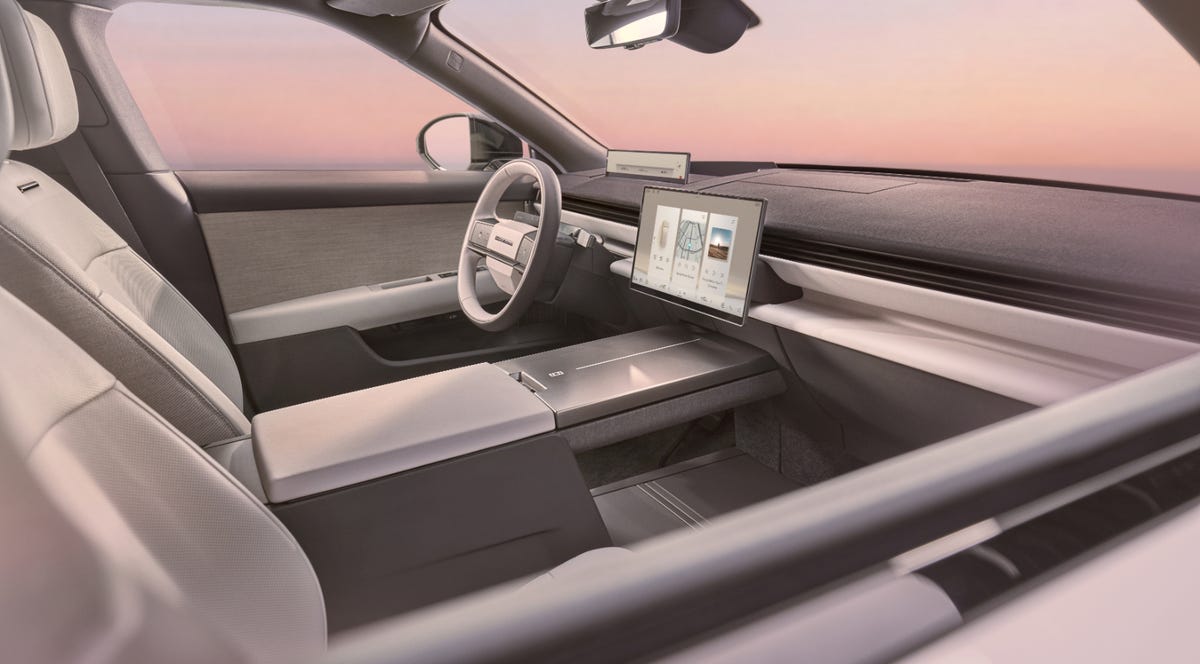 rr_gt_interior_passenger-window_220726.jpg