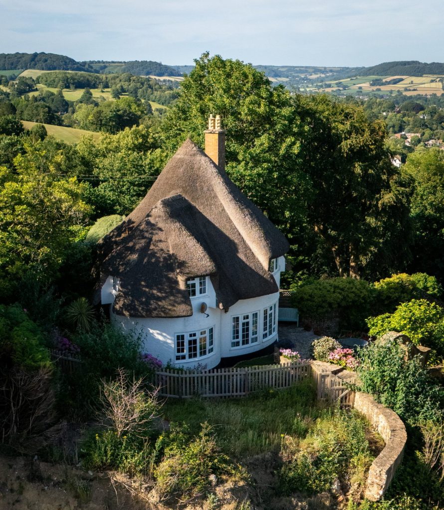 Like living on the edge? Cottage on edge of a cliff for sale