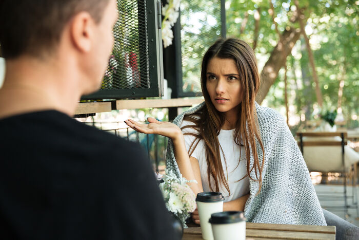 57 People Reveal The Sneaky Red Flags That Prove Someone’s Kindness Is Just An Act