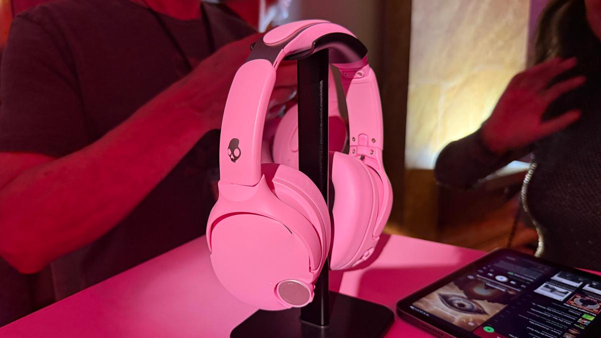 skullcandy-crusher-1080-anc-pink-1