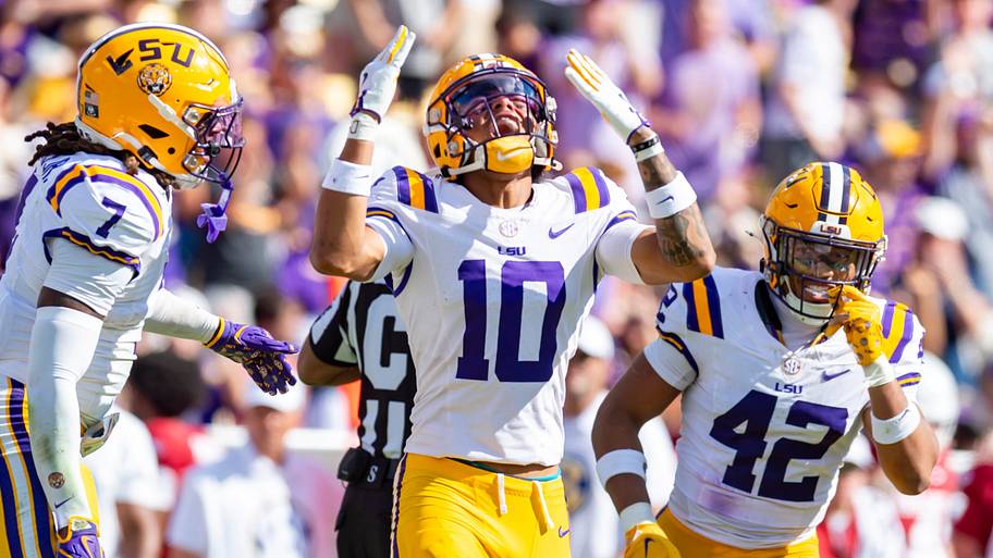 Dashawn Spears celebrates a play against Arkansas in 2025