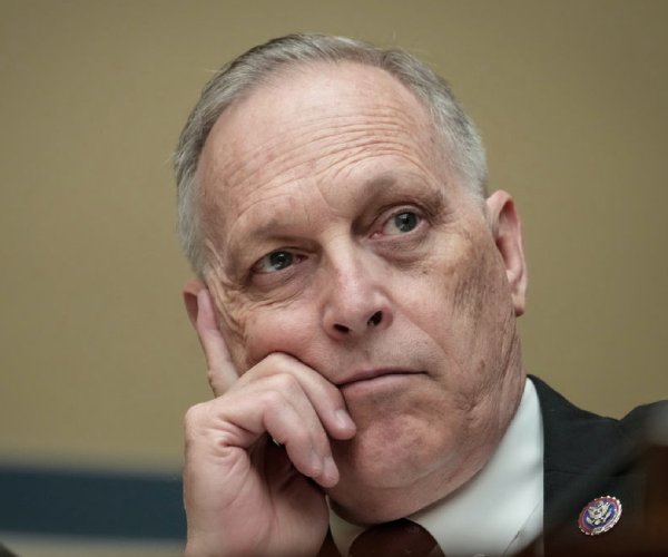 House approves budget cuts for failed war audits