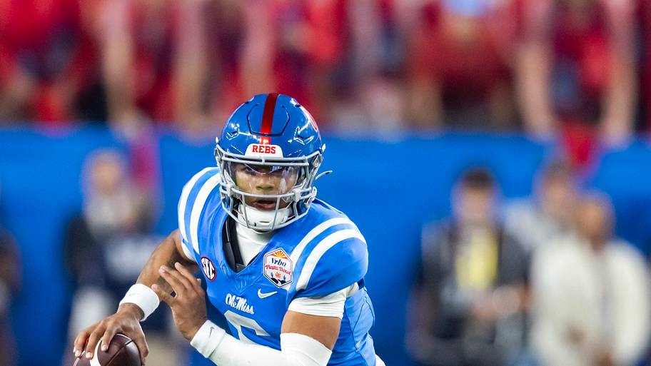 oregon ducks dante moore quarterback rankings heisman trophy dan lanning nfl draft decision college football playoff