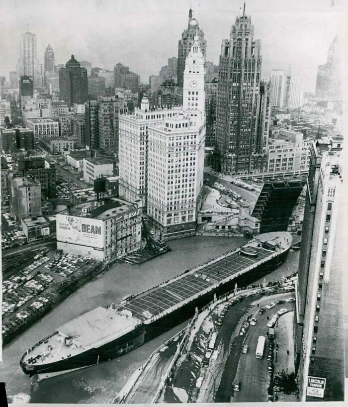 Snapshots Of Another Time: 44 Important Historical Images With More To Say