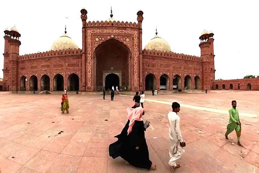 Muslim woman gains custody of kidnapped Christian girl in Pakistan, lawyer says