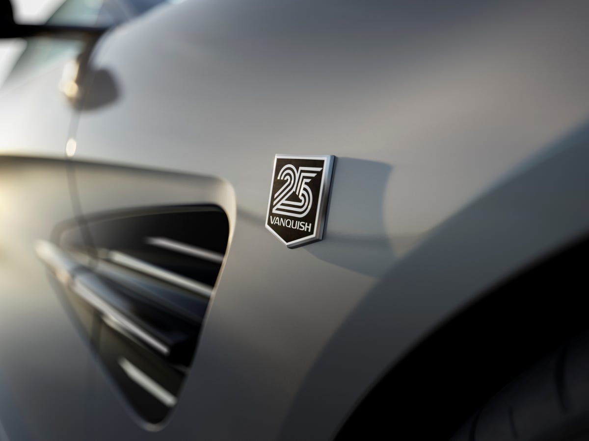 aston-martin-vanquish-25_06.jpg