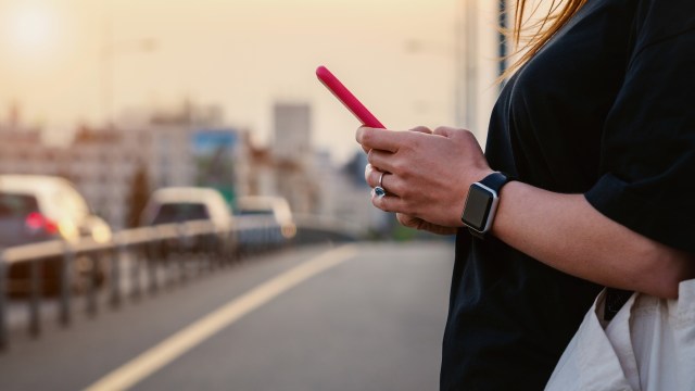 29-year-old mom dies after after walking into oncoming traffic; family sues OpenAI