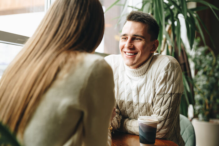 57 People Reveal The Sneaky Red Flags That Prove Someone’s Kindness Is Just An Act