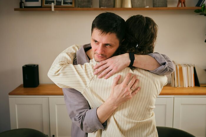 57 People Reveal The Sneaky Red Flags That Prove Someone’s Kindness Is Just An Act