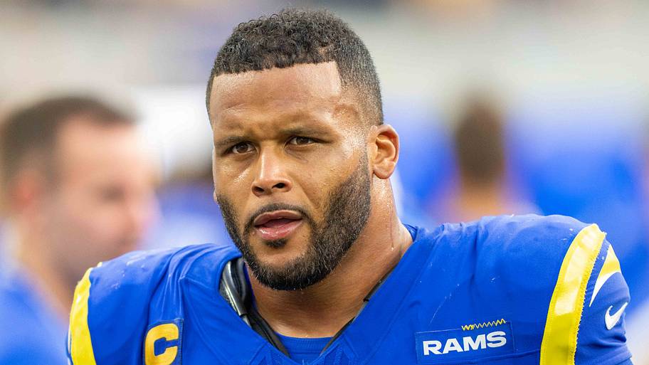 Rams can reap worthwhile benefit if Aaron Donald delays his decision