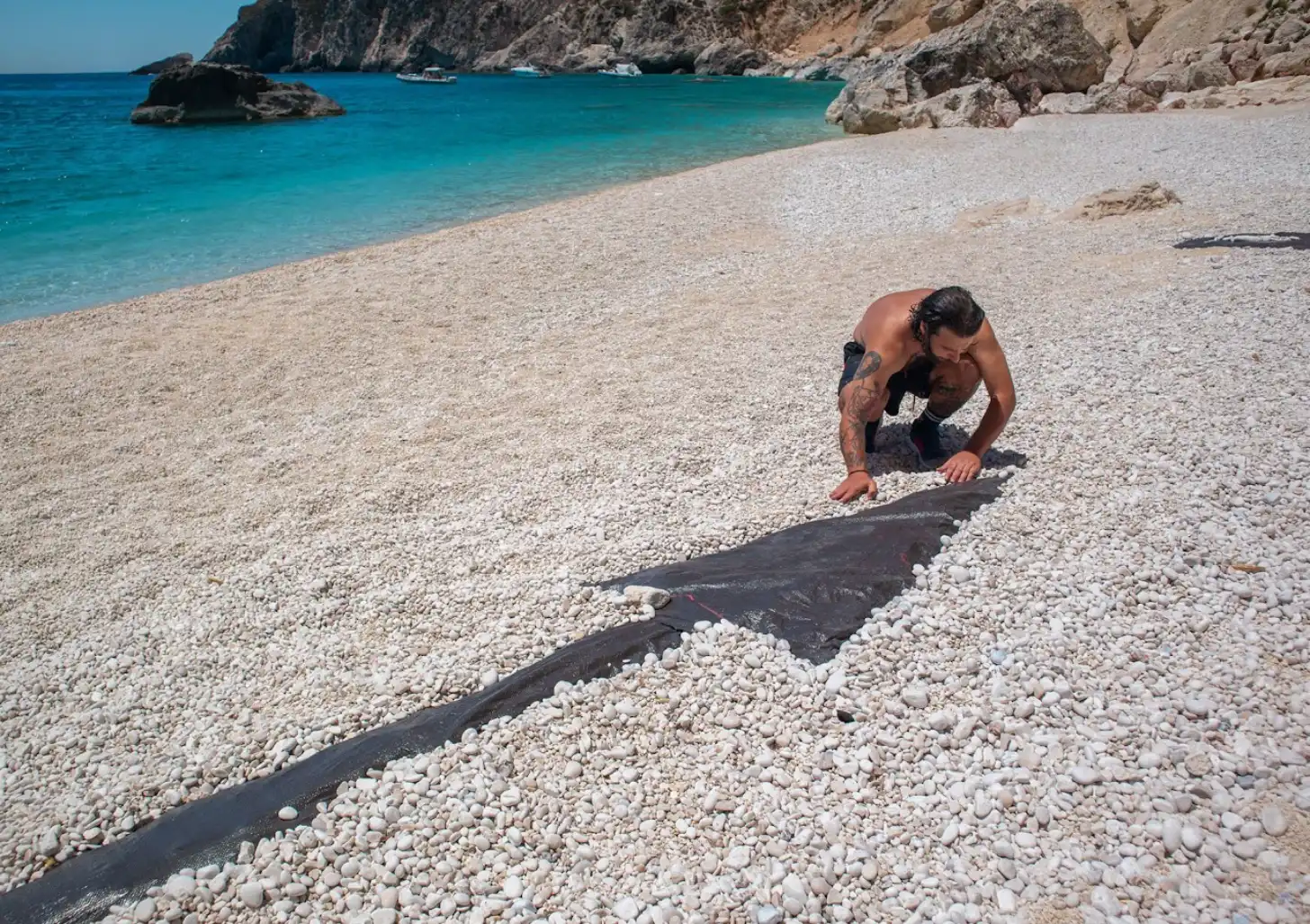 6a60fa540482ed6fe18cf108_6a60fa515ad9d1534ff195af_the-hunt-offshore-oil-drilling-othonoi-greece-body-4.webp